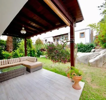 Refreshing And Peaceful Home With Shared Pool And Garden In Bodrum Gümbet