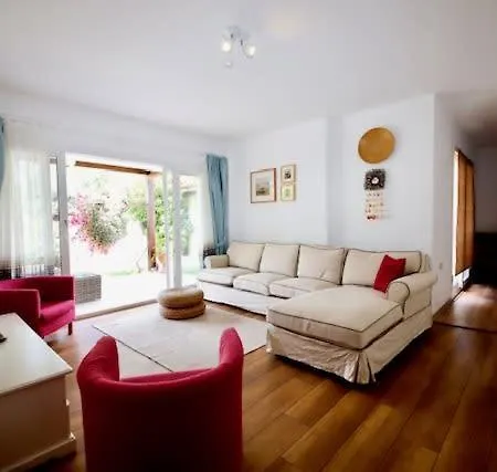 Refreshing And Peaceful Home With Shared Pool And Garden In Bodrum Gümbet